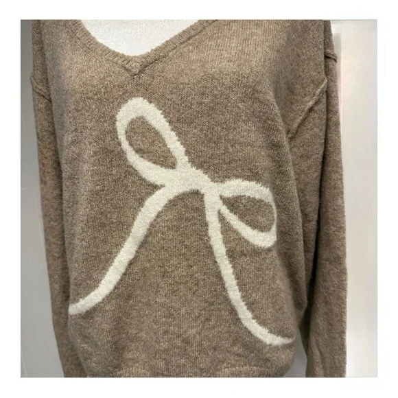 ✨ American Eagle Outfitters Tan V-Neck Sweater with White Bow || Size Medium - Picture 2 of 6